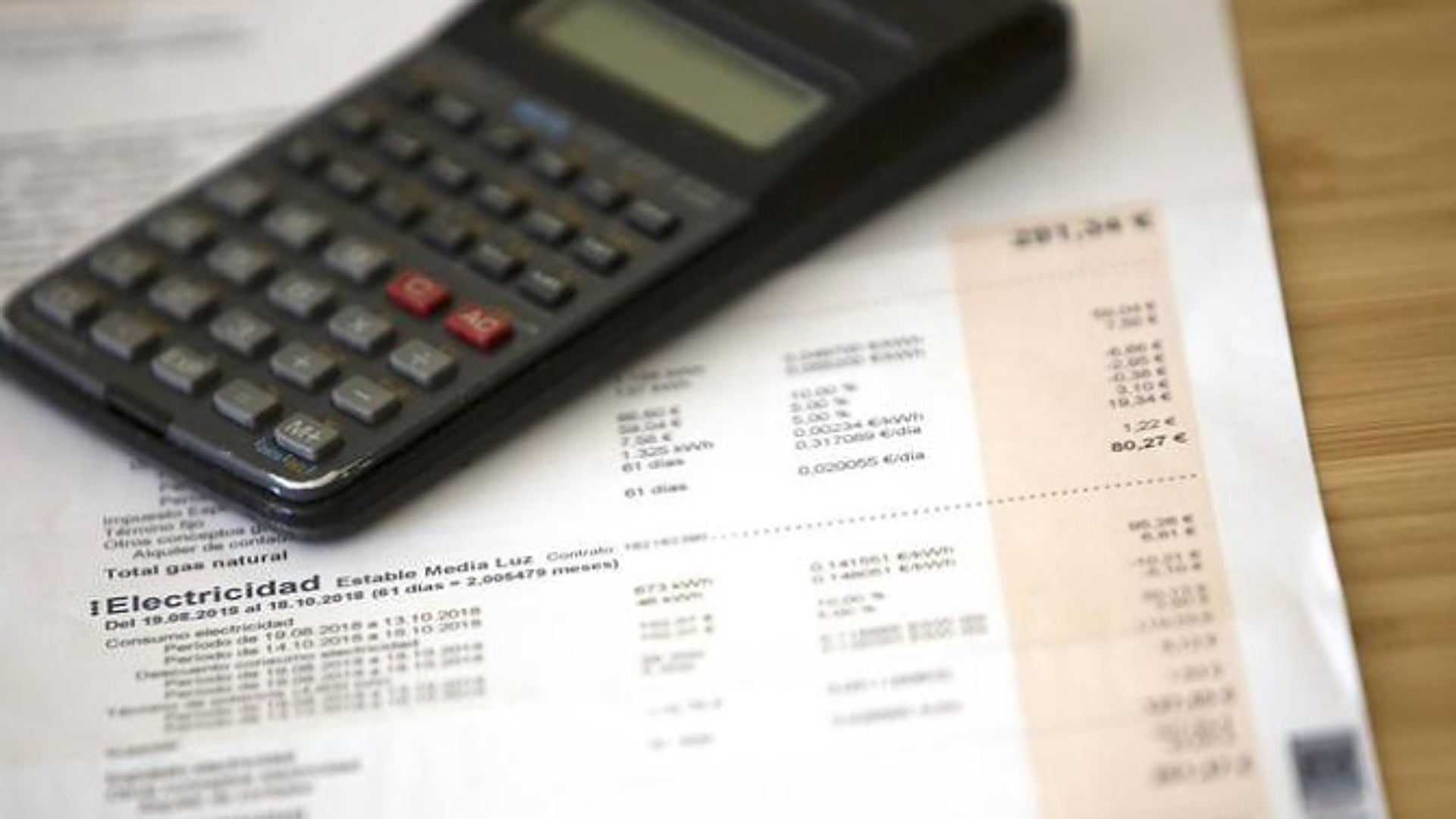 Spain sees biggest electricity price drop in whole of EU during first